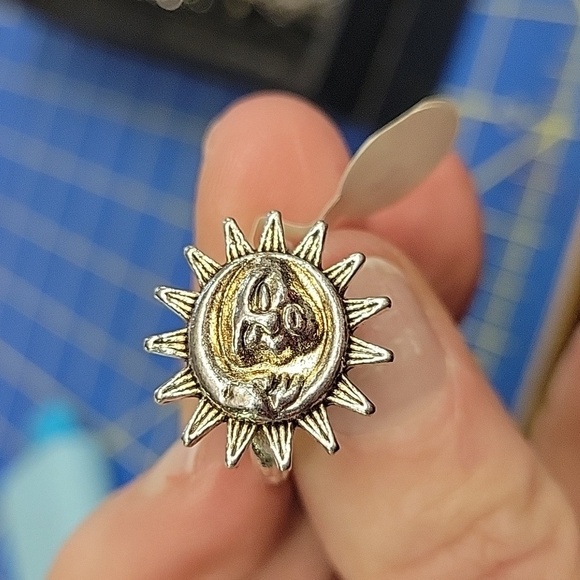Sun Face Silver Tone Ring Size 7 - Picture 1 of 4